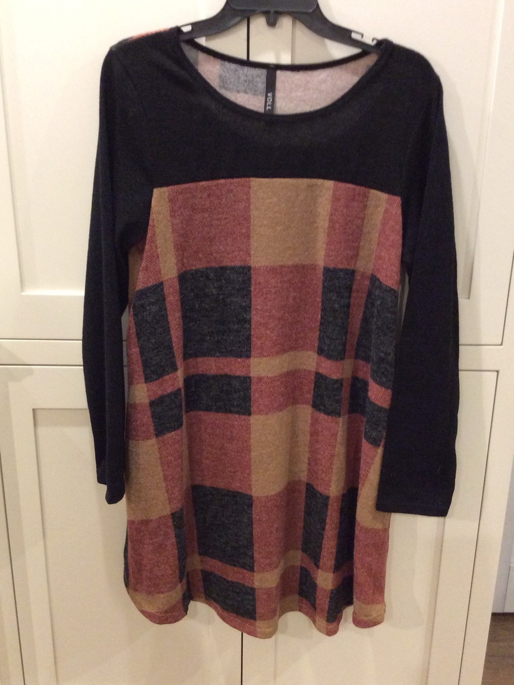 Women’s Plaid Knit Tunic Sweater - Black and Rust